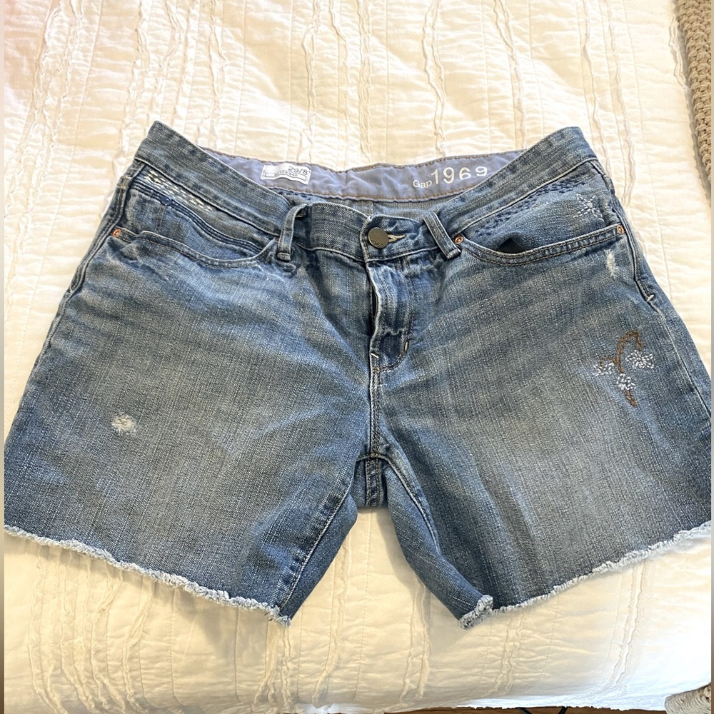 Gap shorts, size 8. Vintage.
